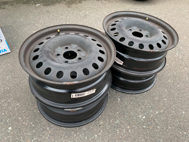 Set of BMW 17X6.5 et40 5x120 black steel wheels in exc condition in Tires & Rims in Delta/Surrey/Langley - Image 4