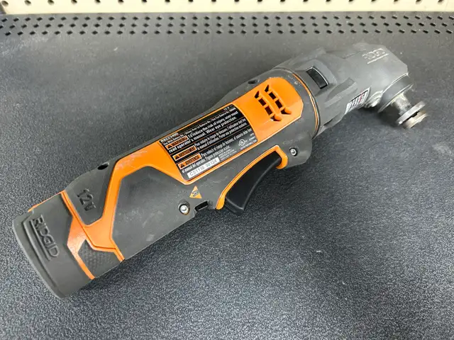 Ridgid R823400 12V Multi-Tool Kit in Power Tools in Oshawa / Durham Region - Image 3