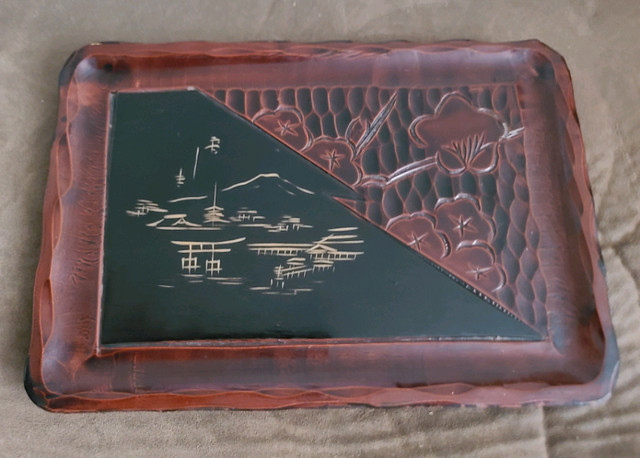 Hand Carved Wood Tray
Vintage - Japanese  in Arts & Collectibles in Kitchener / Waterloo