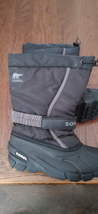 Brand new black/grey Sorel Flurry snow boots - size 2