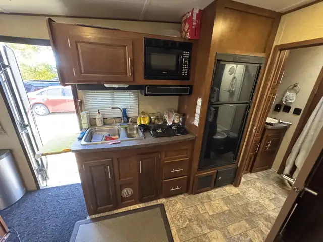 2013 Forest River XLR T27HFS Toy Hauler in Travel Trailers & Campers in Red Deer - Image 7