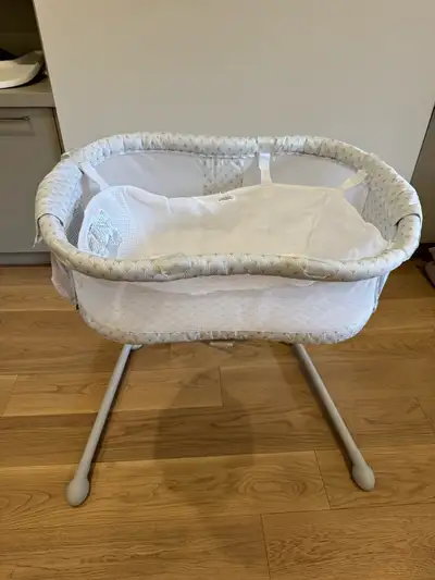 Very good condition, comes with mattress cover and 3 fitted sheets. Also bought the newborn insert s...