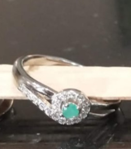 Mother's Day is coming. perfect gift? One ring w emeralds in Jewellery & Watches in Kitchener / Waterloo - Image 2