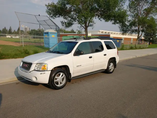 2005 GMC Envoy XL 4X4 SUV 7 Passenger Super Low Kms