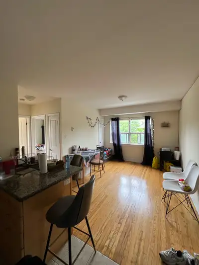 SHORT TERM 1 ROOM AVAILABLE in 2 Bedroom apartment