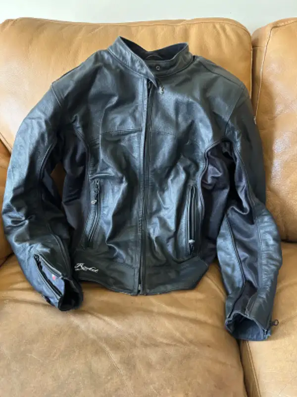 Full motorcycle gear set - women plus unisex Shoei RF1000 helmet in Other in Kawartha Lakes - Image 7