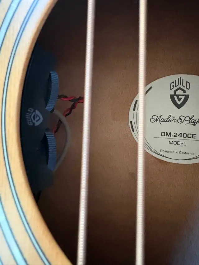 Guild OM240CE acoustic electric guitar  in Guitars in Markham / York Region - Image 5