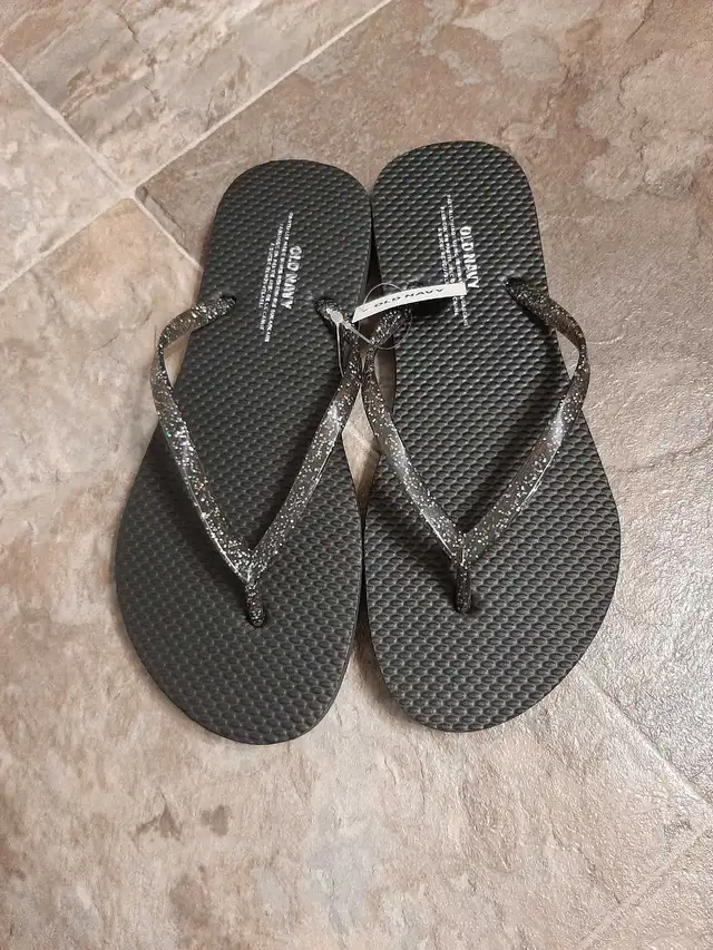 Sandals  in Women's - Shoes in Grande Prairie - Image 2