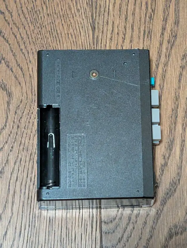 AIWA HS-G35 Stereo Cassette Player with Graphic Equalizer in General Electronics in Markham / York Region - Image 4