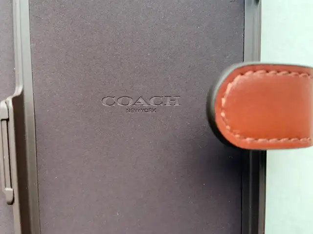 ❤️ COACH Folio Signature Canvas Case for iPhone 13,14,15 ❤️ in Cell Phone Accessories in St. Catharines - Image 8