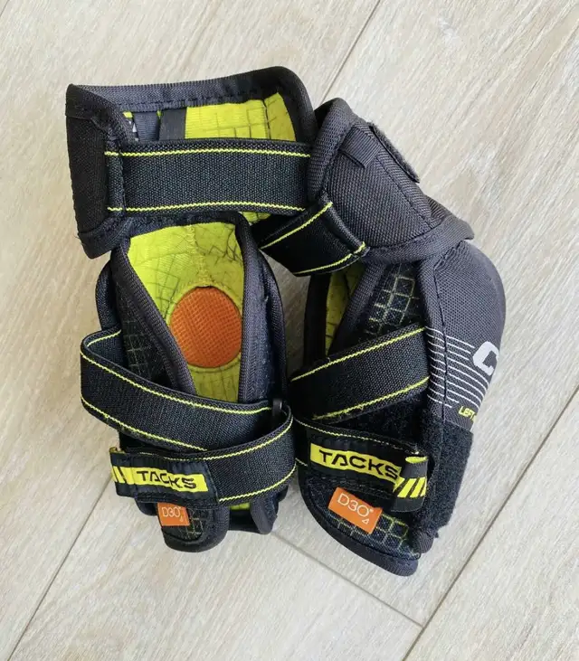 CCM Elbow hockey pads-youth size large  in Hockey in Calgary - Image 3