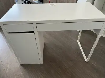 Study desk in white, View more