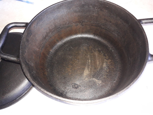 Lagostina Cast Iron Dutch Oven/Boiling Pot in Kitchen & Dining Wares in Dartmouth - Image 2