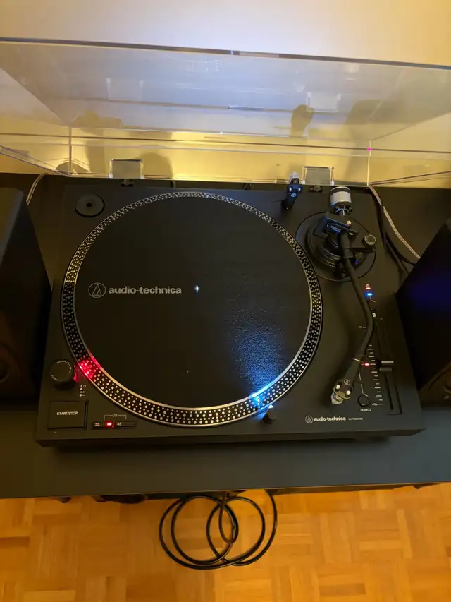 Audio Technica Turntable Complete (Speakers included) in Stereo Systems & Home Theatre in Markham / York Region - Image 3