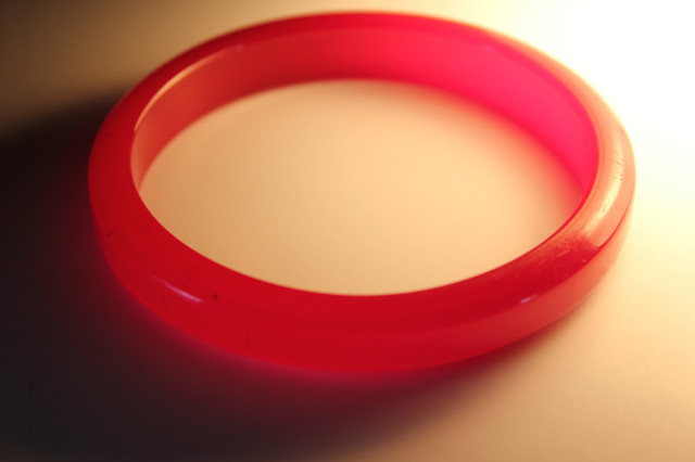 Vintage Cherry Red Bakelite Spacer Bangle Bracelet in Jewellery & Watches in Kitchener / Waterloo - Image 4