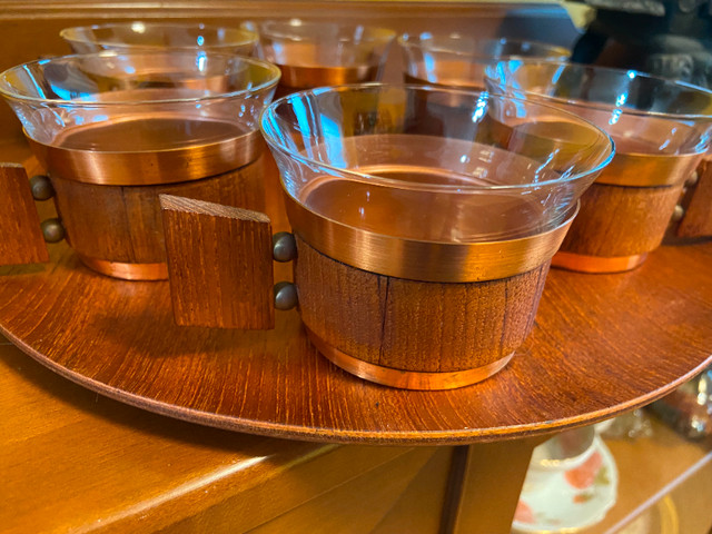 MCM Vintage Round Teak Serving Tray with 6 Copper Teak Cups Mugs in Arts & Collectibles in Oshawa / Durham Region - Image 2