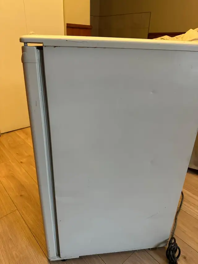 petit frigo / small fridge  in Refrigerators in Laurentides - Image 4