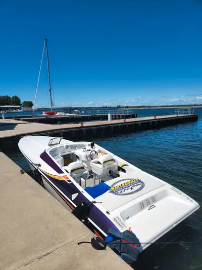 Sunsation 32 dominator 2005 2 moteur 6.2 377 mercury -Toile rapide 2023 (1500$) -toile de remisage -...
