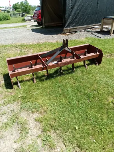 DOUGLAS 7' landscape box scraper, heavy duty, 7 teeth, cutter blades in excellent condition. $1500