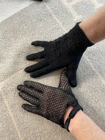 Gants courts, vintage. 15$ chacun, View more