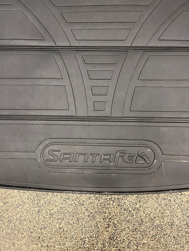 Cargo floor mat Hyundai Santa Fe 2007-2012 dans Autres pièces et accessoires  à Ouest de l’Île - Image 2