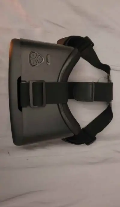 Dream Vision Pro Virtual Reality Headset w/ Adjustable Lenses & Strap Tzumi $10 Selling a Dream Visi...