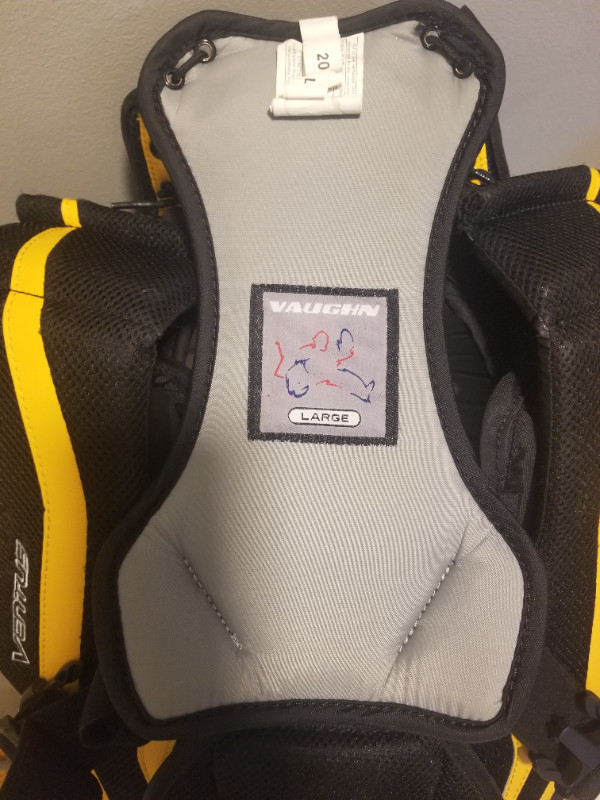 Goalie chest protector jr exta large in Hockey in Fredericton