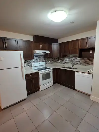 Basement 2 Bdrm Pet Friendly Wifi and Utilities Included