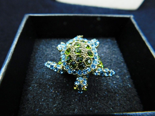 HEIDI DAUS SIZE 9 TURTLE STONES RING CRITTERS COLLECTION NEW in Jewellery & Watches in Lethbridge