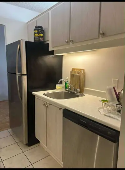 Bonjour ! Je cherche un(e) colocataire respectueux(se) pour occuper une chambre privée dans un 4 ½ s...