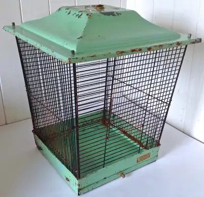 LIRE JUSQU'À LA FIN DU TEXTE. Antiquité. Collection. Magnifique cage en tôle peinte patinée. Dimensi...