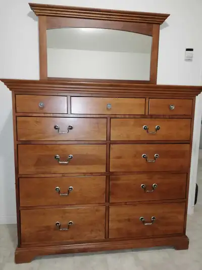 commode de chambre à coucher avec 2 tiroirs en cèdre, View more