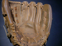 All leather baseball glove (left hand)