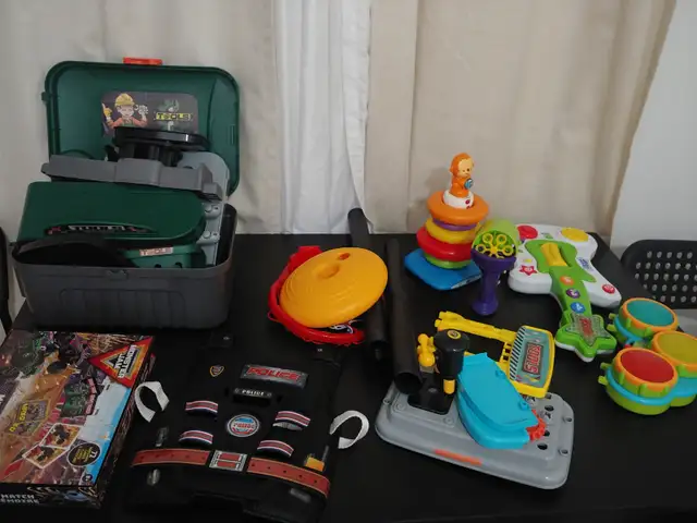 A lot to sales for kids ! in Toys in City of Montréal - Image 4