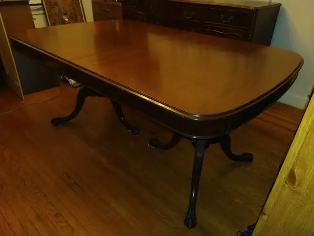 Rare Antique Mahogany Dining Room Set in Dining Tables & Sets in City of Toronto - Image 4