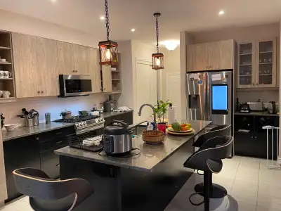 Furnished rooms in a modern home Offering fully furnished rooms in a new, modern detached home locat...