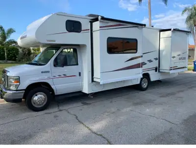 2019 Winnebago 27D Class C 49,600 miles Fresh Saskatchewan Safety 4 new tires Onan 4000 gen set with...