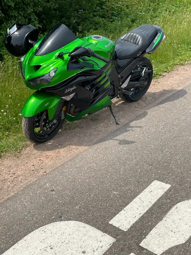  2016 Kawasaki ninja ZX 1400 R special edition in Sport Bikes in Charlottetown - Image 7