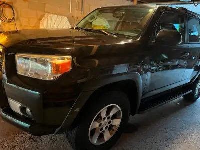 For Sale, 2011 Toyota 4Runner SR5 Premium 4.0L | 4x4 Leather / Heated Seats / Sunroof / Remote Keyle...