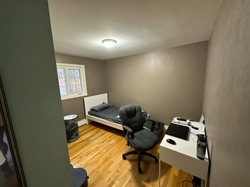 1 Bedroom Available for 725 everything included CLAYTON PARK Long