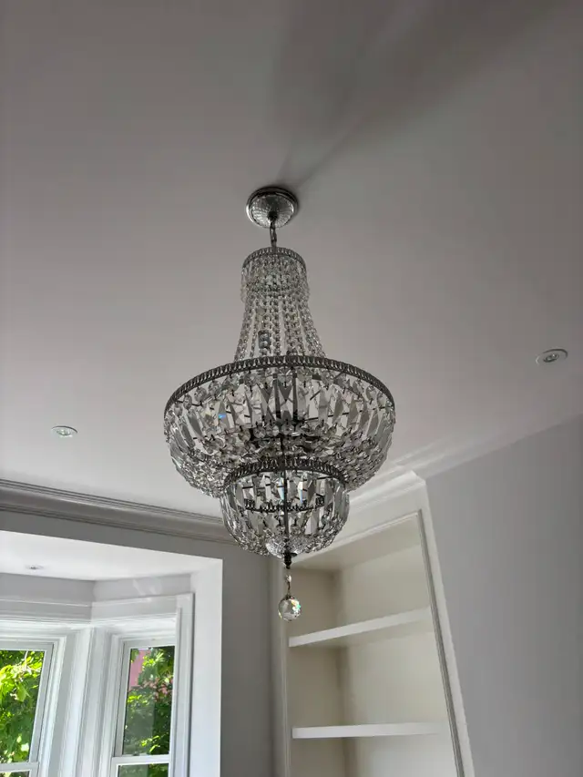 Crystorama Lighting Crystal Chandeliers (x2) in Indoor Lighting & Fans in City of Montréal - Image 5