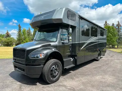 2023 DYNAMAX EUROPA 31SS MOTORHOME Luxury Super C Diesel Freightliner M2 106 Commercial Chassis *Pri...