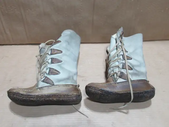 Mukluk Bastien Bros. 6 femme + Raquettes 36 " en babiche. in Fishing, Camping & Outdoors in Québec City - Image 5