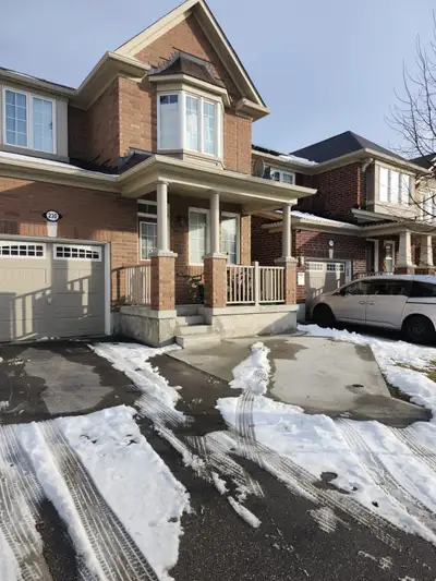 Bright And Spacious Detached House. 4 Large Bedrooms. Ground Floor 9' Ceiling With Large Windows, Ha...