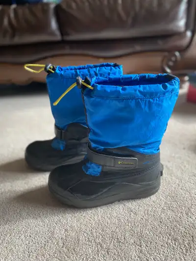 Selling COLUMBIA boys winter boots - Size 5, View more