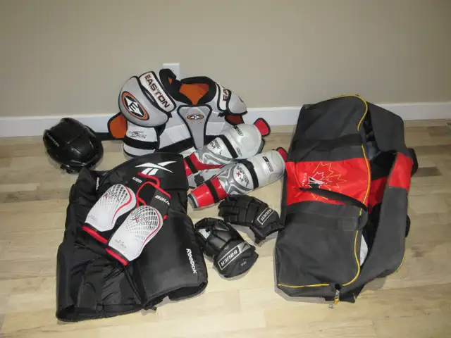 Hockey Equipment For Sale in Hockey in Hamilton - Image 2