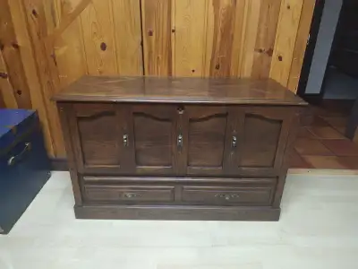 cedar chest/coffre en cedre, View more