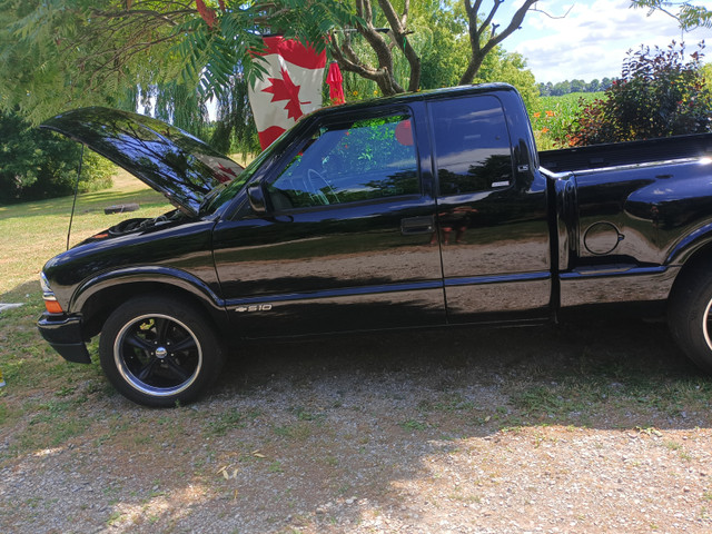 Rare 2000 Chevy S10 Step Side 4.3L 6 Cyl Extended Cab in Cars & Trucks in Mississauga / Peel Region - Image 2