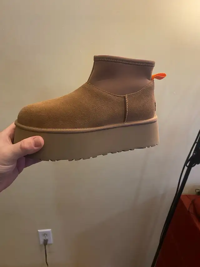 Ugg boots in Women's - Shoes in Mississauga / Peel Region - Image 5