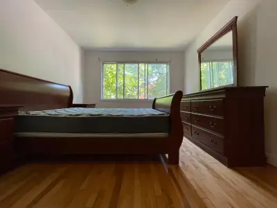 Bonjour, nous avons un 4 ½ rénové récemment à louer dans le quartier Rosemont H1T 3L7 - Disponible à...